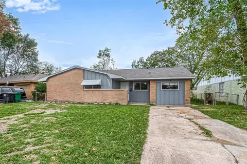 5646 Cedarburg Dr, Houston, TX 77048