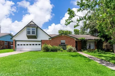 618 W 9th St, Freeport, TX 77541