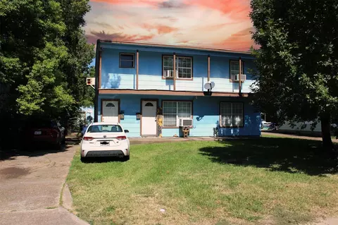 1209 6th Ave N, Texas City, TX 77590
