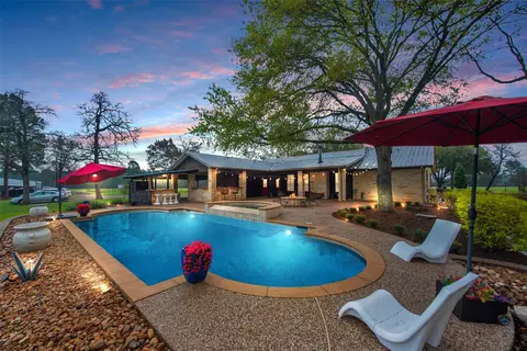 4 Willow Crk, Huntsville, TX 77340