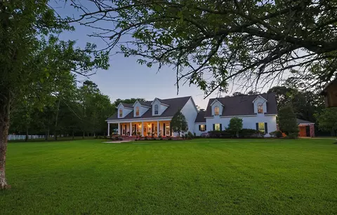 32203 River Park Dr, Magnolia, TX 77355