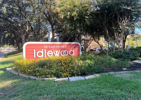 10047 Westpark Dr #77, Houston, TX 77042