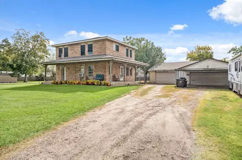 4612 17th St, Bacliff, TX 77518