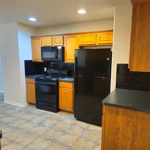 Kitchen - 42 Drifting Shadows Cir, Conroe, TX 77385 photo 2 of 2