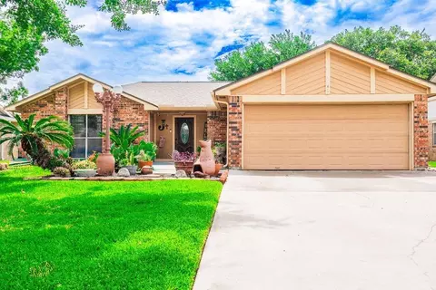 707 Landing Blvd, League City, TX 77573