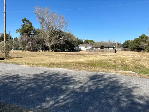 710 Orange St, La Marque, TX 77568