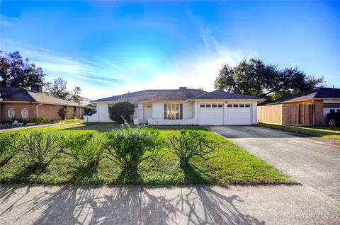 10823 Radford Ln, Houston, TX 77099