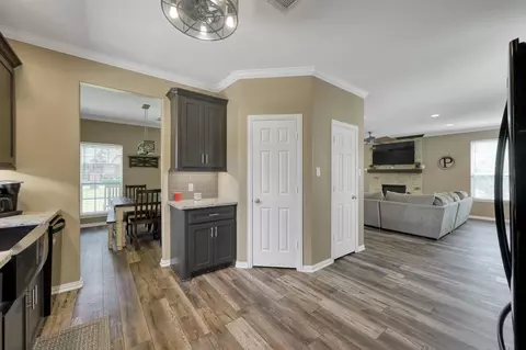 Entry Way - 614 Spring Forest Dr, Conroe, TX 77302 photo 3 of 6
