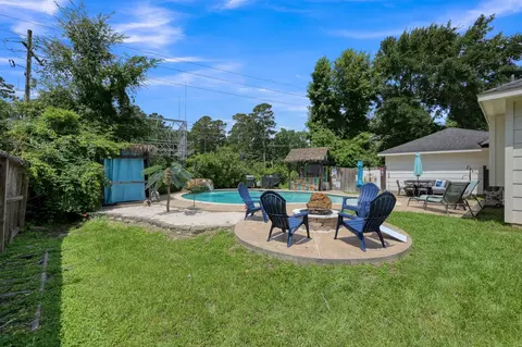 Exterior - 614 Spring Forest Dr, Conroe, TX 77302 photo 6 of 8