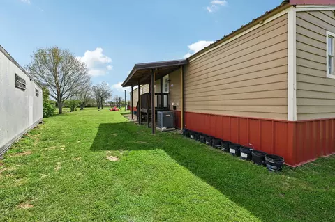 Exterior - 30318 Binford Pl, Waller, TX 77484 photo 2 of 10