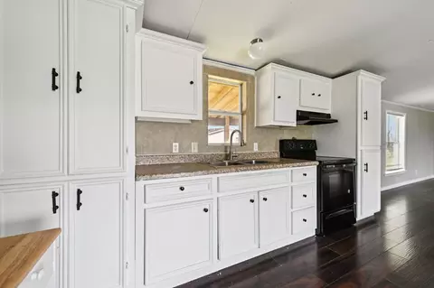 Kitchen - 30318 Binford Pl, Waller, TX 77484 photo 1 of 2