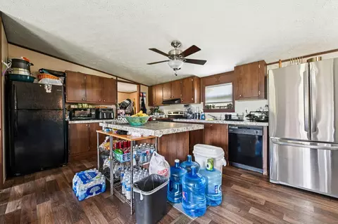 Kitchen - 30318 Binford Pl, Waller, TX 77484 photo 2 of 2