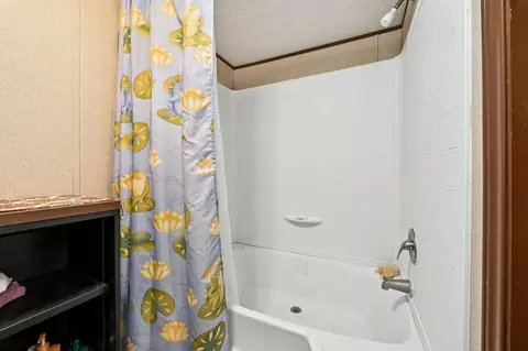 Bath - 30318 Binford Pl, Waller, TX 77484 photo 4 of 4