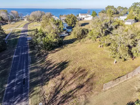 000 Paradise Dr, Coldspring, TX 77331