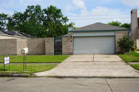 8207 Misty Ridge Ln, Houston, TX 77071