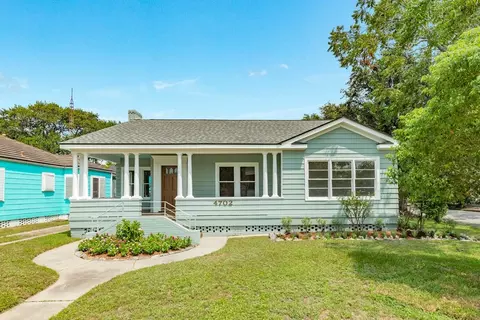 4702 Avenue Bernardo De Galvez, Galveston, TX 77551