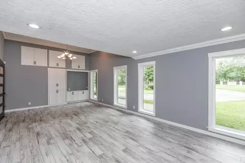 Living - 1380 Thomas Rd, Beaumont, TX 77706 photo 6 of 8
