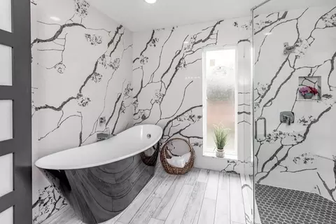 Bath - 1380 Thomas Rd, Beaumont, TX 77706 photo 2 of 5