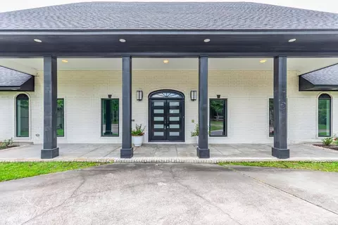 Exterior - 1380 Thomas Rd, Beaumont, TX 77706 photo 2 of 5