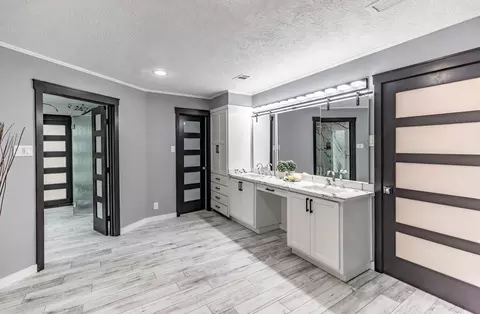 Bath - 1380 Thomas Rd, Beaumont, TX 77706 photo 1 of 5