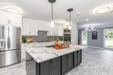 Kitchen - 1380 Thomas Rd, Beaumont, TX 77706 photo 3 of 4