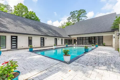 Exterior - 1380 Thomas Rd, Beaumont, TX 77706 photo 4 of 5