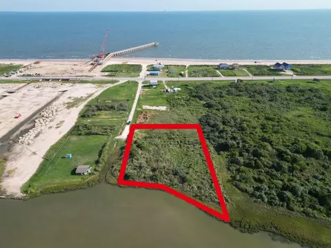 1055 N Deens St, Gilchrist, TX 77617