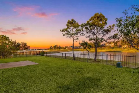 1903 Lantana Spring Ln, Pearland, TX 77581