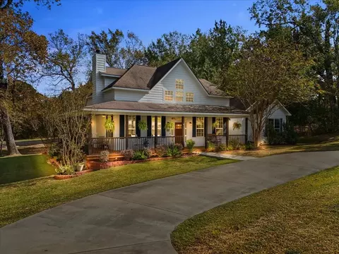 880 Paradise Dr, Coldspring, TX 77331