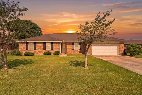2714 Hughann St, Port Neches, TX 77651