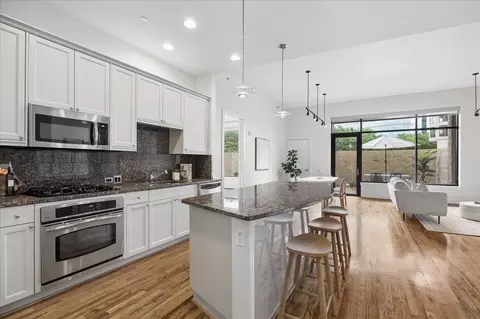 5005 Hidalgo St #210, Houston, TX 77056