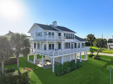 14407 Spyglass Cir, Galveston, TX 77554