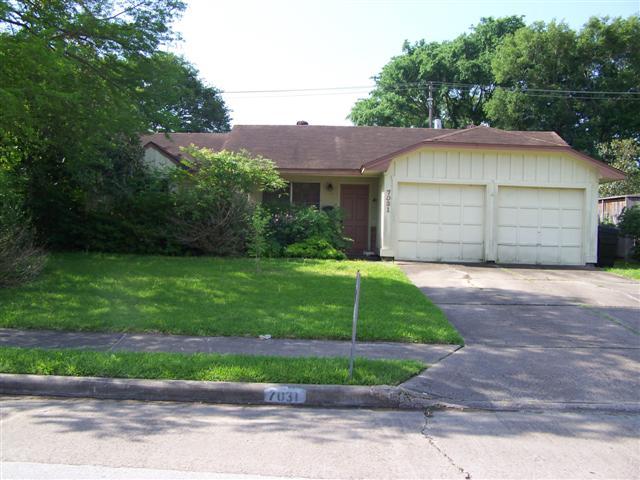 7031 Sharpview Dr, Houston, TX 77074 photo 1