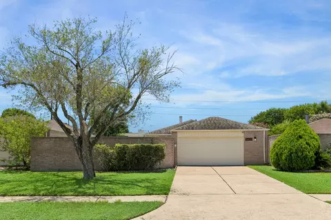 16123 Camino Del Sol Dr, Houston, TX 77083