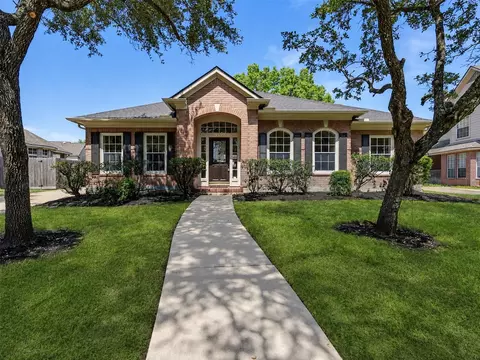 3319 Almond Creek Dr, Houston, TX 77059
