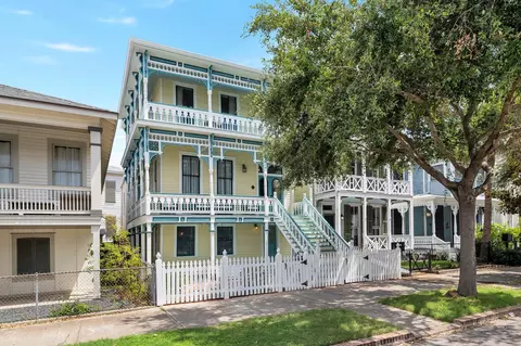 1724 S Ball St, Galveston, TX 77550