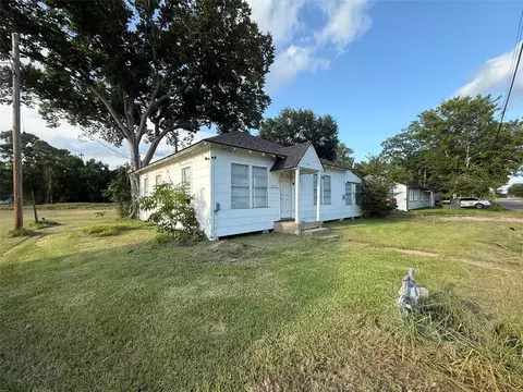 2213 Matthews St, Bay City, TX 77414