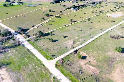 682 Schultz Rd S, Sealy, TX 77474 photo 4