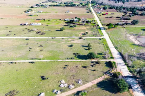 682 Schultz Rd S, Sealy, TX 77474 photo 9