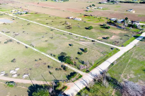 682 Schultz Rd S, Sealy, TX 77474 photo 3