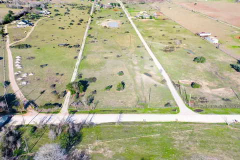 682 Schultz Rd S, Sealy, TX 77474 photo 2