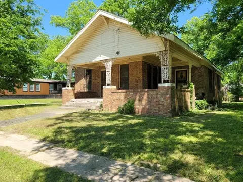 707 W Houston St, Clarksville, TX 75426