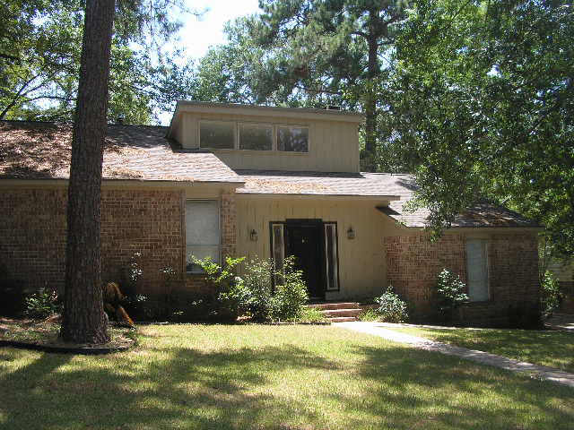 111 Timberside Dr, Conroe, TX 77304 photo 1