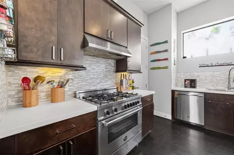 606 Pacific St, Houston, TX 77006