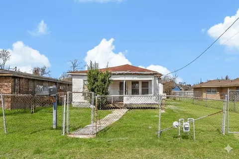 878 Granville Dr, Houston, TX 77091