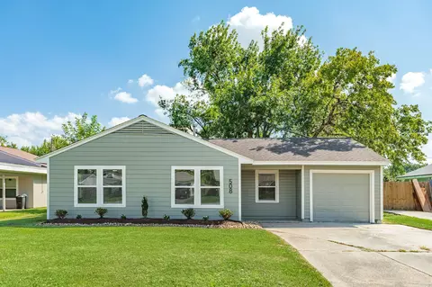 508 Center Way St, Lake Jackson, TX 77566