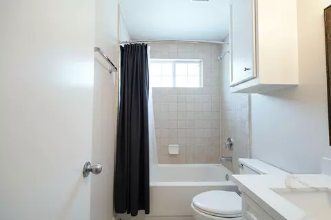 Bath - 5941 S Loop E #603, Houston, TX 77033 photo 1 of 3