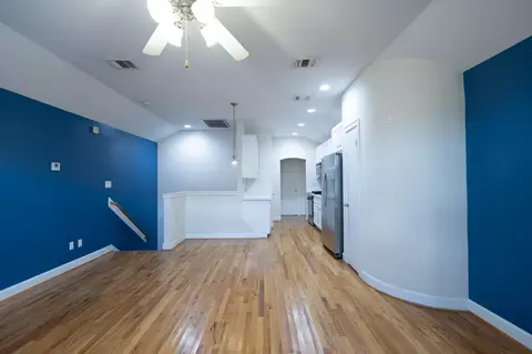 Living - 5941 S Loop E #603, Houston, TX 77033 photo 6 of 7
