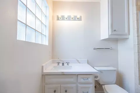 Bath - 5941 S Loop E #603, Houston, TX 77033 photo 3 of 3