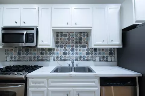Kitchen - 5941 S Loop E #603, Houston, TX 77033 photo 3 of 4